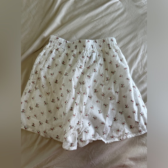 Floral White Cotton Pajama Set - Relaxed Short Sleeve Top & Shorts - Picture 8 of 11